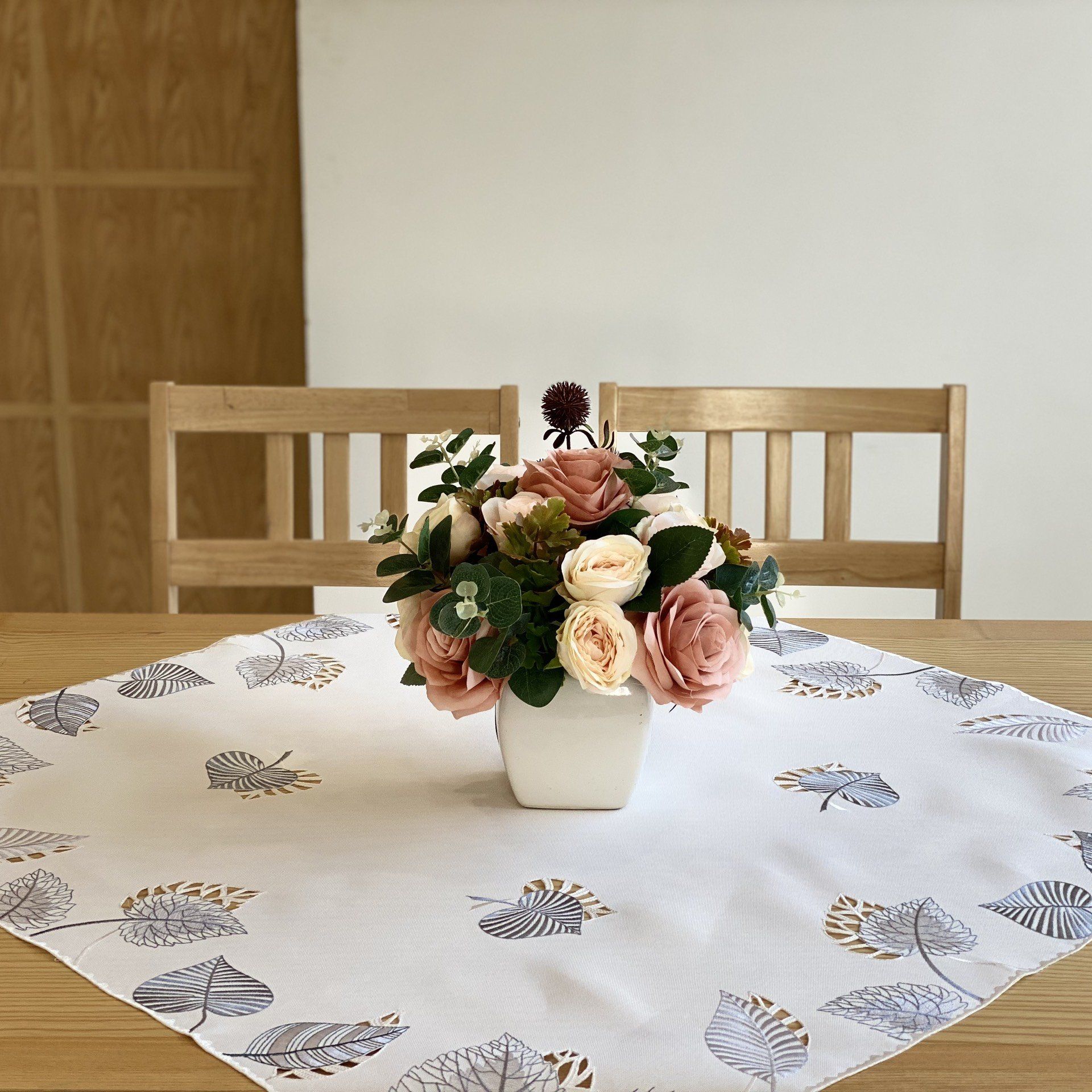Khăn trải bàn trà Equilhome hình vuông chất liệu sợi tổng hợp 85x85 - EQ5349