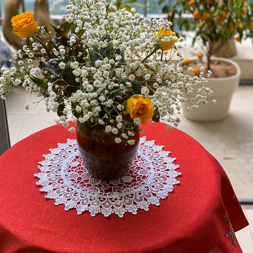 Khăn trải bàn Equilhome (đường kính 30cm) khăn lót lọ hoa hình tròn, chất liệu ren màu kem sang trọng, trang nhã, thích hợp dùng cho phòng ăn, phòng khách, các bữa tiệc - EQ818