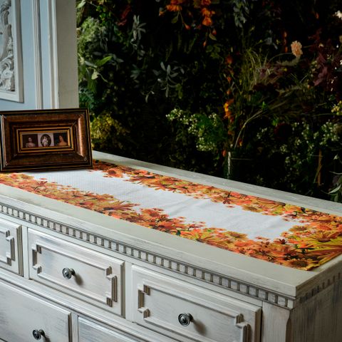  Khăn trải bàn Equilhome (40cmx140cm) khăn trải bàn runner chất liệu gấm phối ren màu kem sang trọng, trang nhã, thích hợp dùng cho phòng ăn, phòng khách, các bữa tiệc - EQ640 