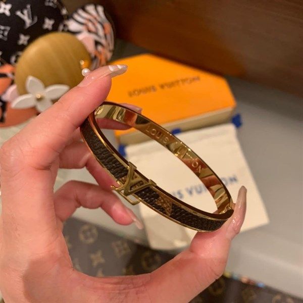 Logo Bracelet LV