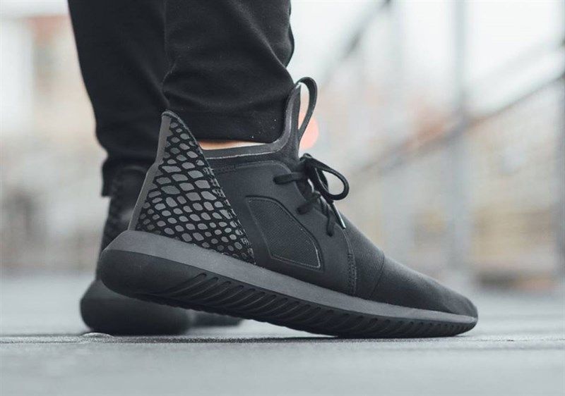 TUBULAR DEFIANT TRIPLE BLACK