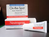 Kem chấm mụn Neutrogena On The Spot Acne Treatment 21g của Mỹ .