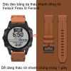 Dây Da Hybrid đồng hồ Garmin Fenix 7 được làm từ chất liệu da tổng hợp cao cấp, với độ mềm mại vừa tầm và đàn hồi tốt giúp cho dây thay thế này bền bỉ theo thời gian,