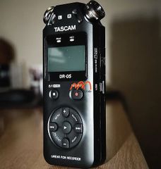 Máy Ghi Âm Tascam DR-05