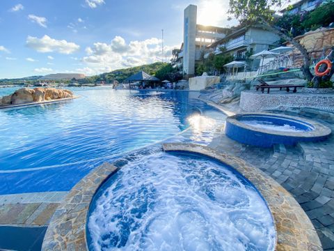  THALASSOTHERAPY & HYDROTHERAPY POOLS 