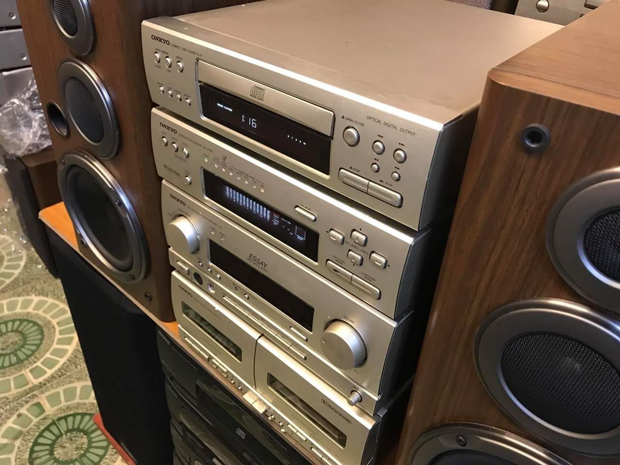 DÀN TRUNG: ONKYO V7 