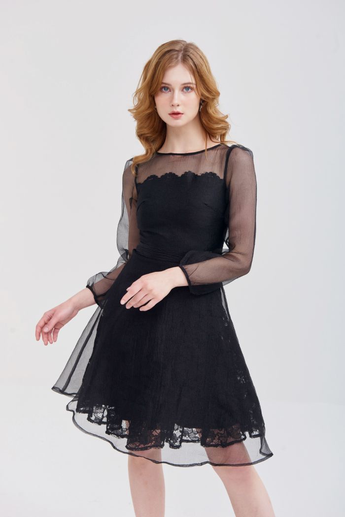 Đầm ren 3D phối sheer tay dài