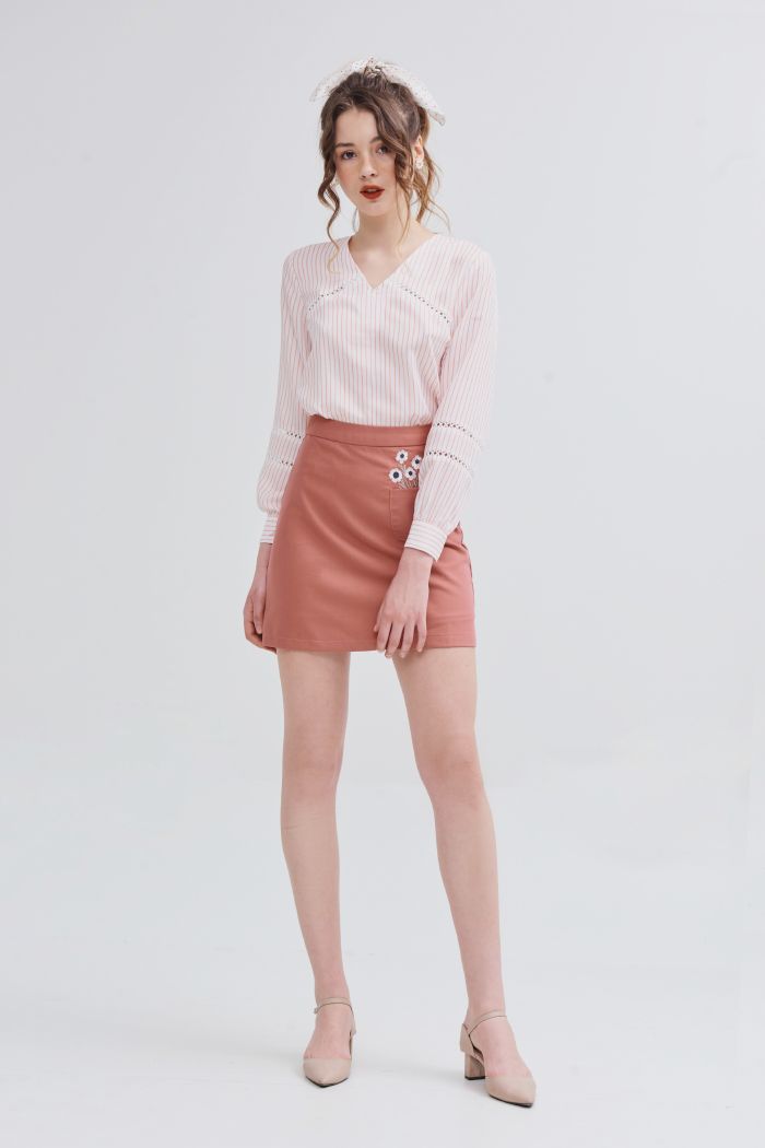 Áo sọc cổ tim nhấn ren ngực và tay