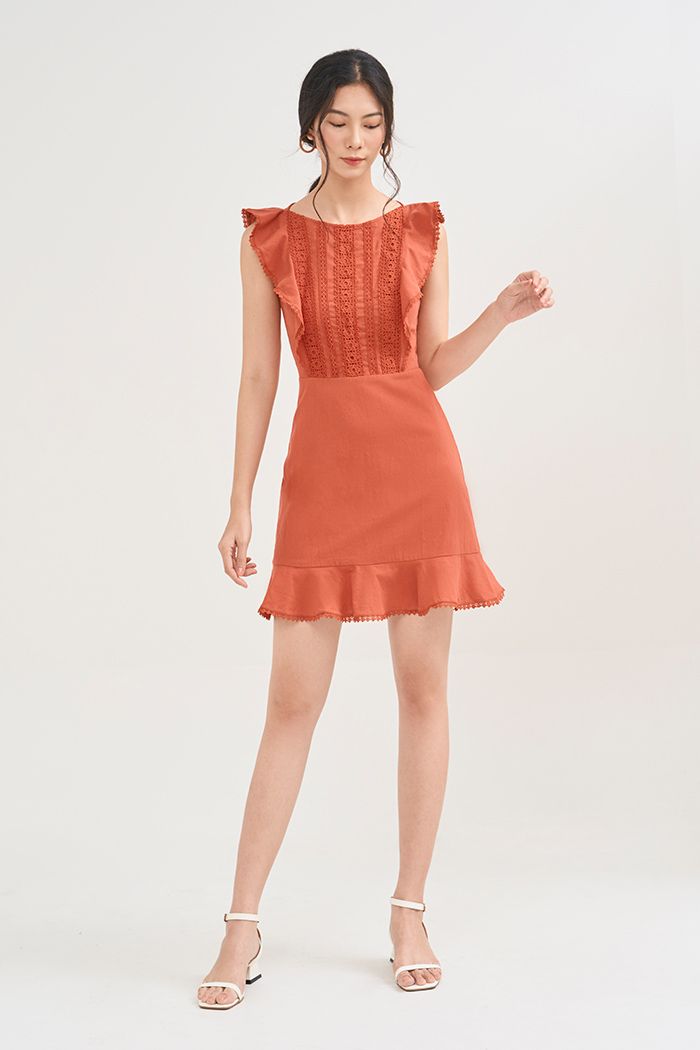 Đầm linen nhấn ren bèo lai