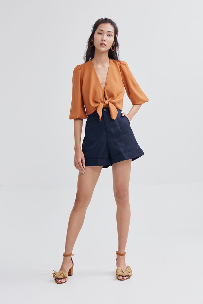 Áo croptop tay lở cột nơ trước đi biển ss19