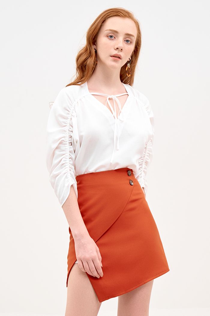 Váy đắp chéo gài nút kiểu