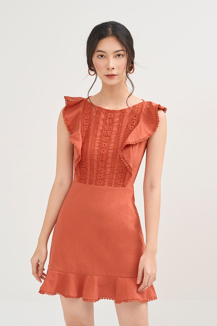 Đầm linen nhấn ren bèo lai