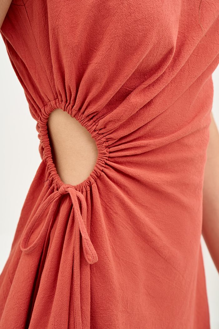 Đầm sát nát cutout rút dây hông