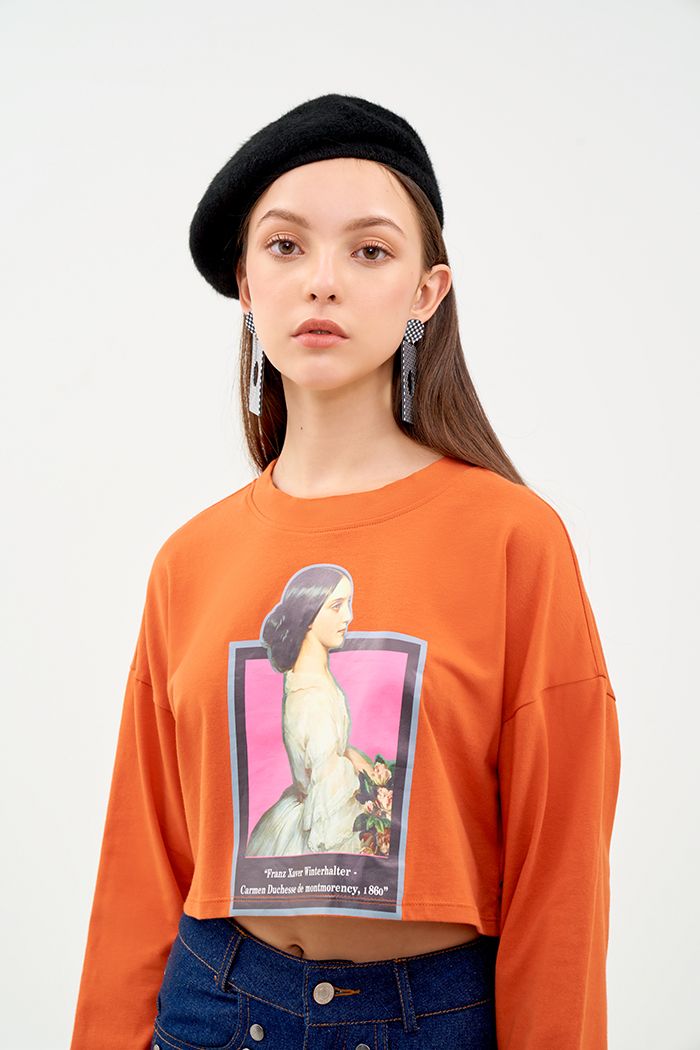 Áo thun croptop tai dài in tranh cổ điển