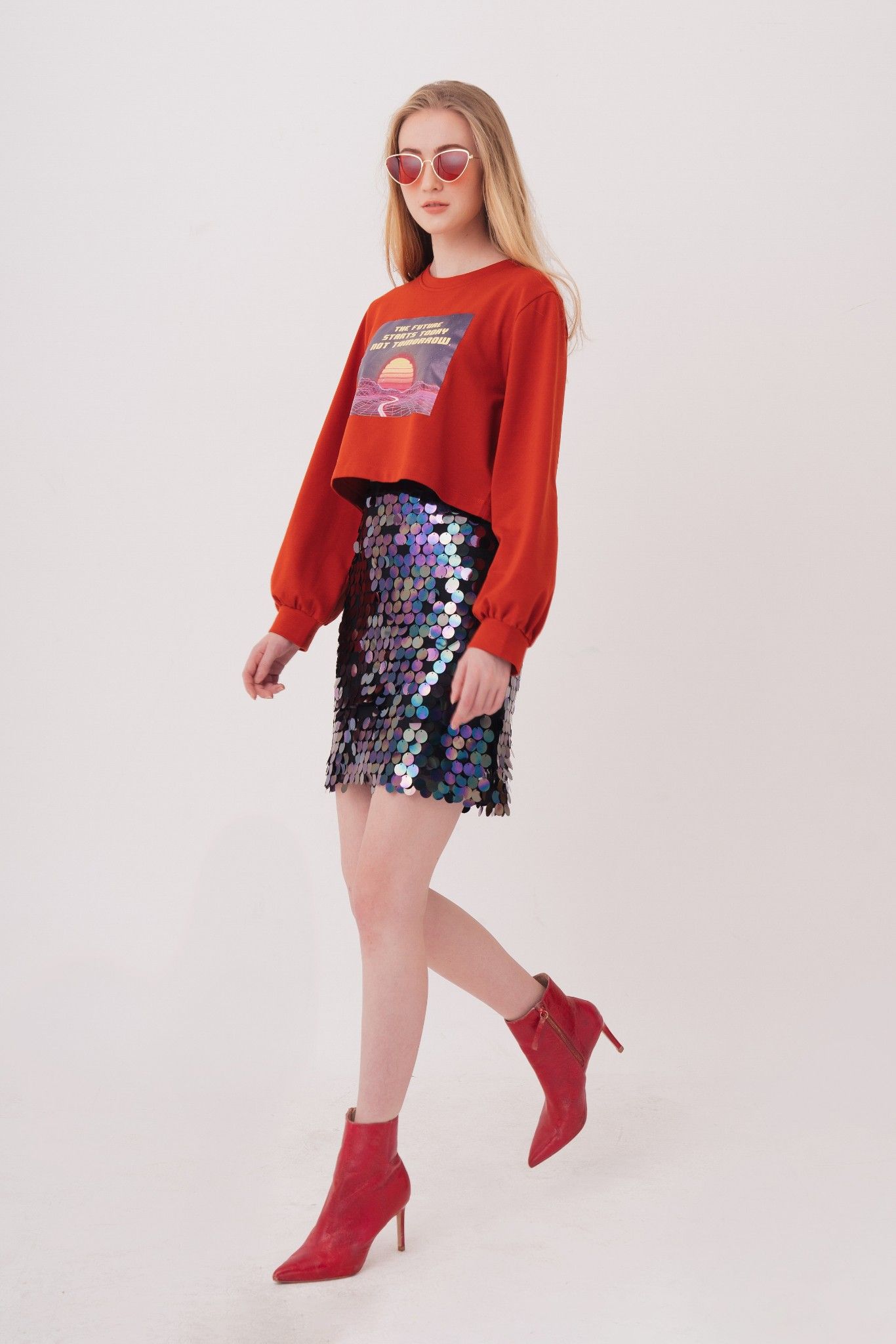 Áo thun sweater tay dài in decal film