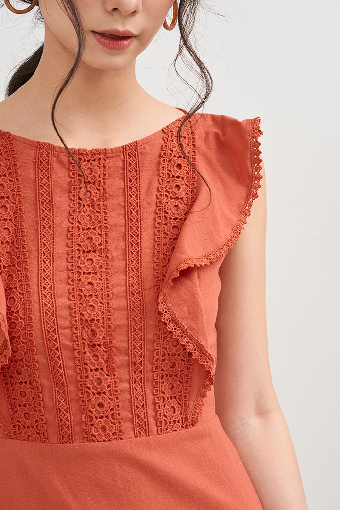 Đầm linen nhấn ren bèo lai