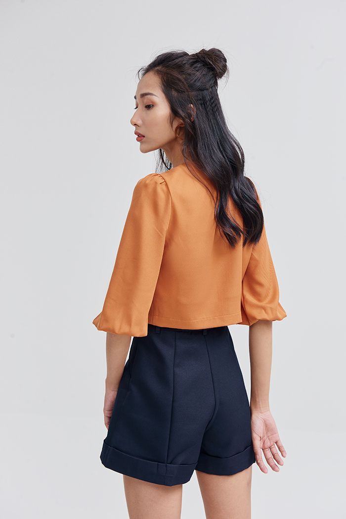 Áo croptop tay lở cột nơ trước đi biển ss19