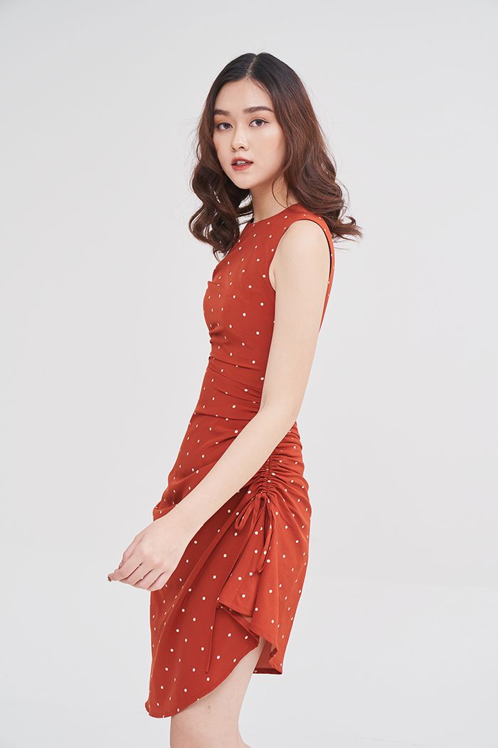 Đầm sát nách form ôm rút nhún 1 bên