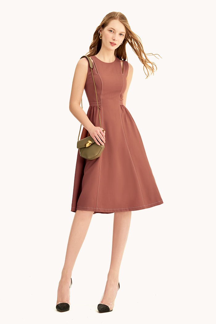 Đầm cutout vai chỉ nổi