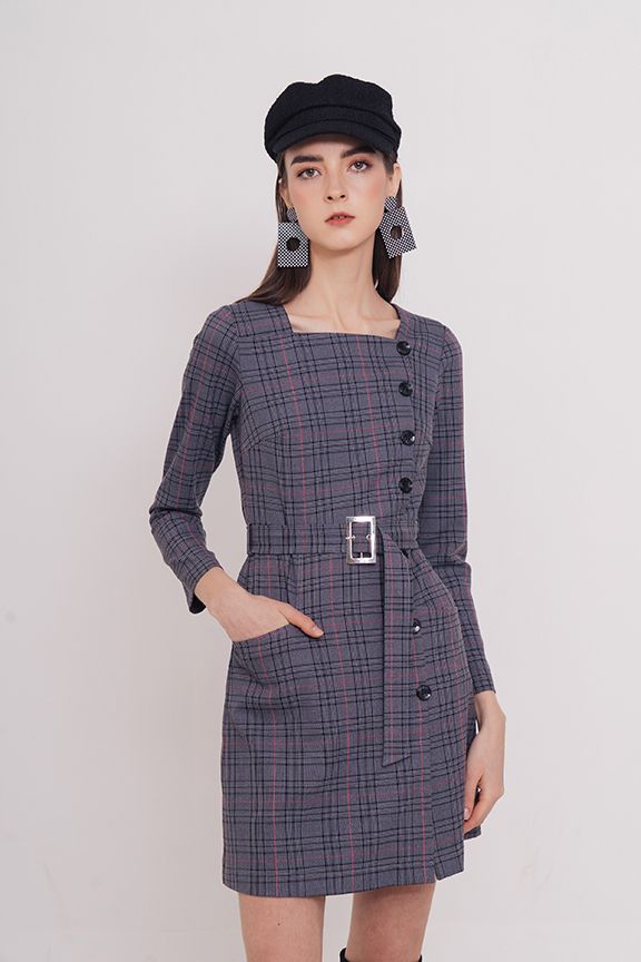 Đầm caro thắt lưng tay dài nhấn nút