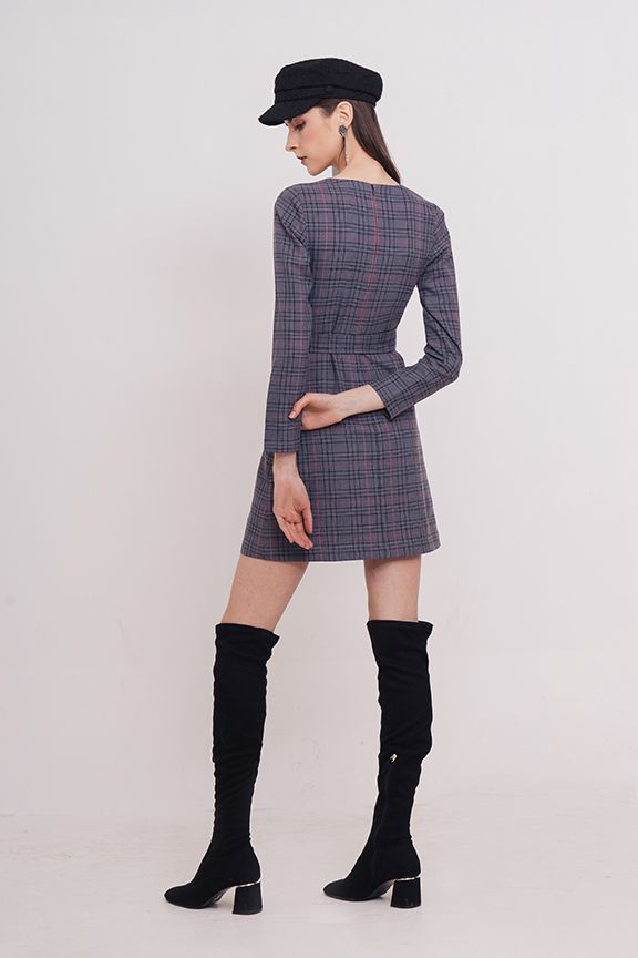 Đầm caro thắt lưng tay dài nhấn nút