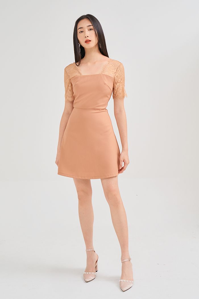Đầm form A phối ren tay