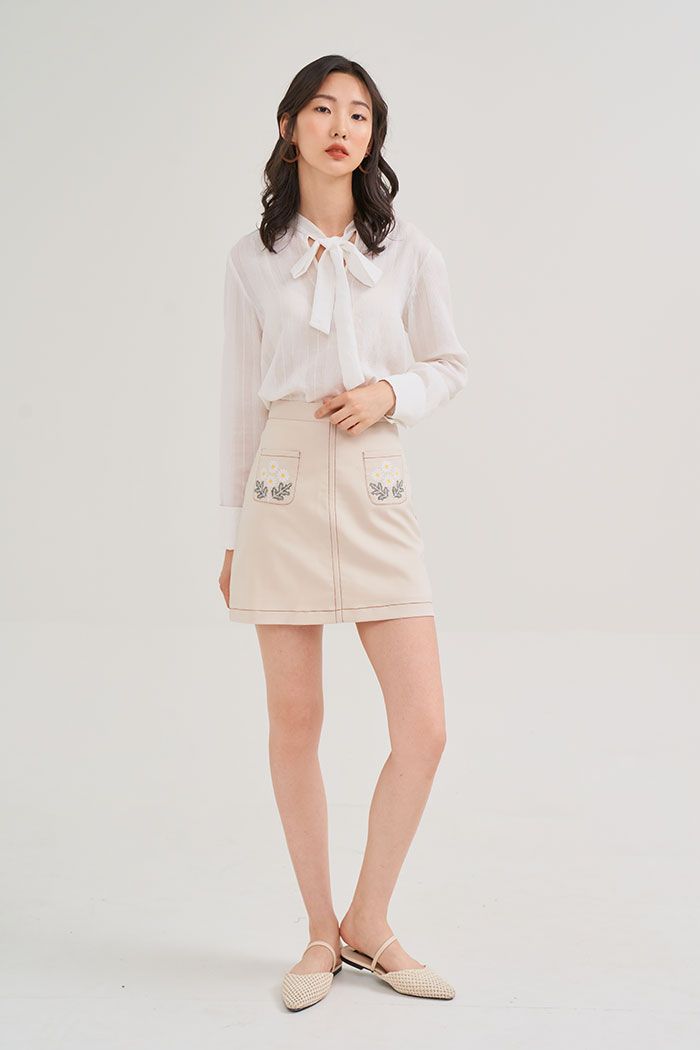 Váy A diễu chỉ nổi thêu hoa cúc