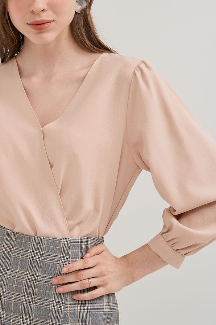 Áo cổ tim đắp chéo tay dài