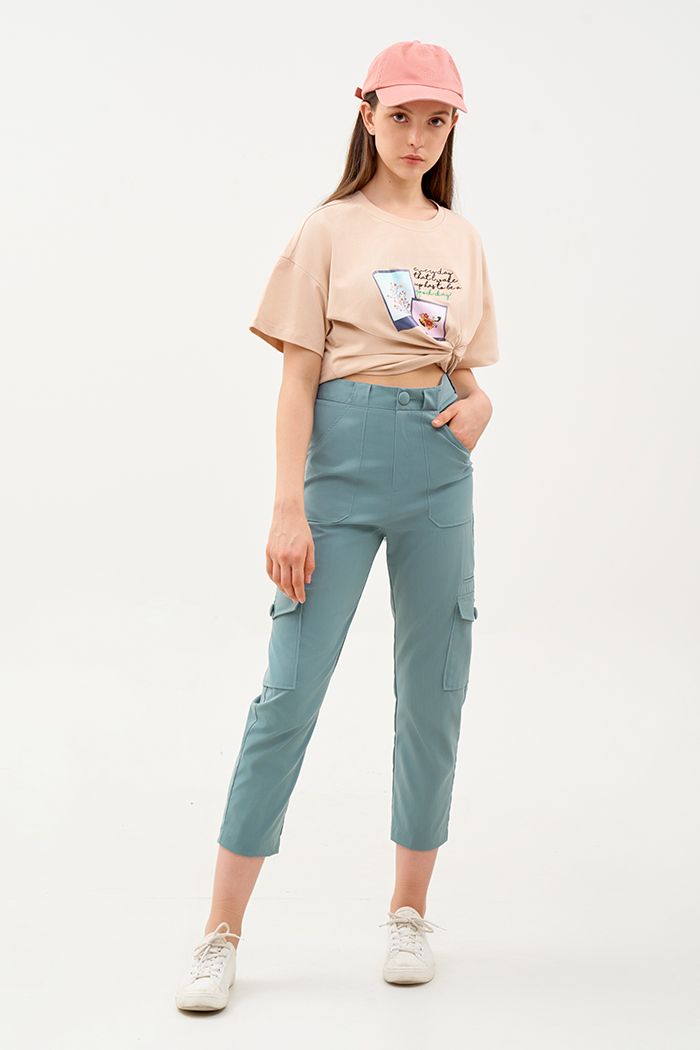 Áo thun in kết hợp thêu text a good day