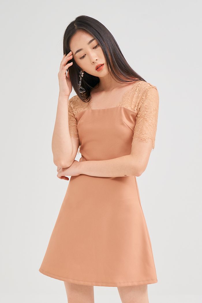 Đầm form A phối ren tay