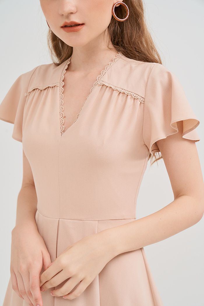 Đầm cổ tìm viền ren nhỏ tay con tùng xếp li