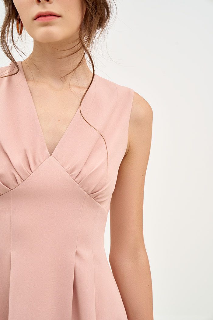Đầm sát nách cổ tim nhún chân ngực