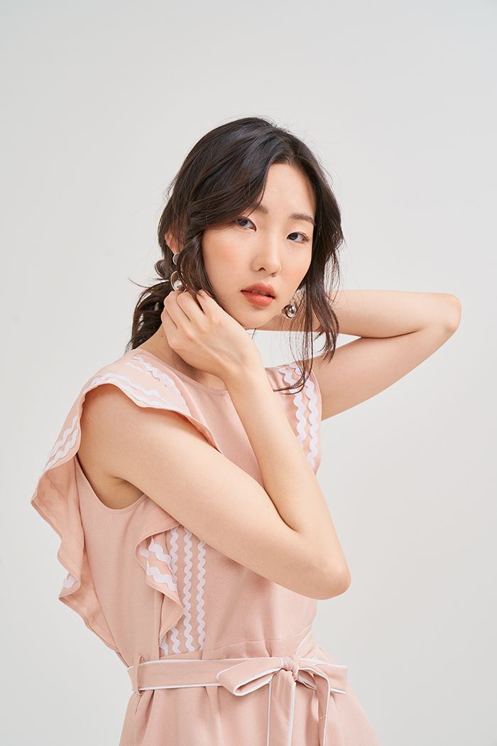 Đầm form rộng bèo tay viền ren cột nơ