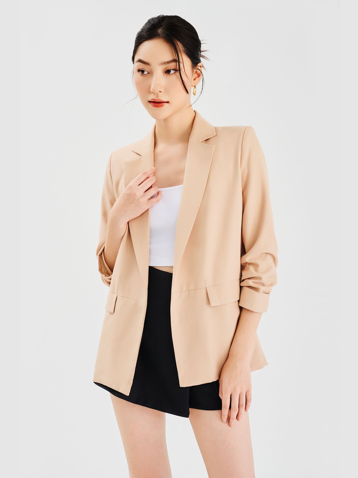  Áo blazer nhún xắn tay cách điệu 