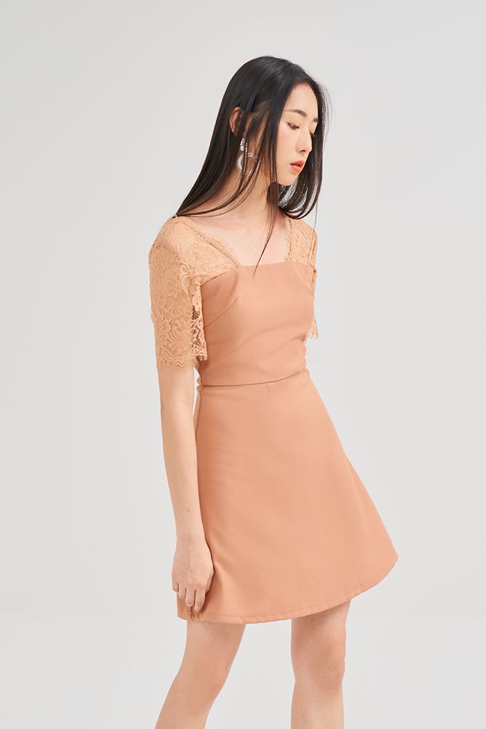 Đầm form A phối ren tay