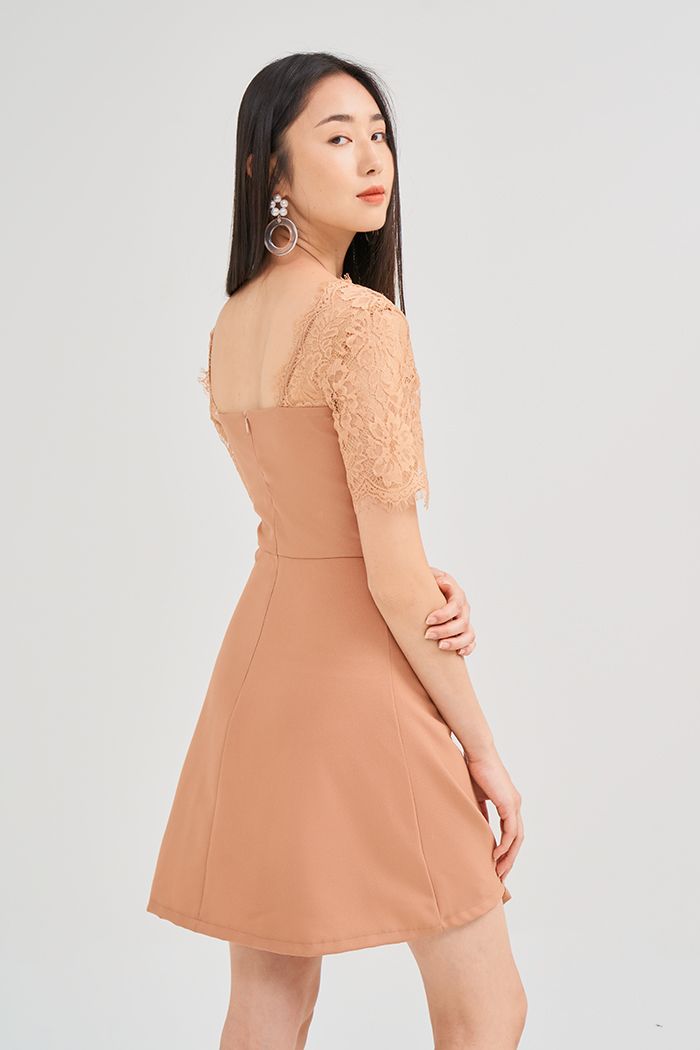 Đầm form A phối ren tay