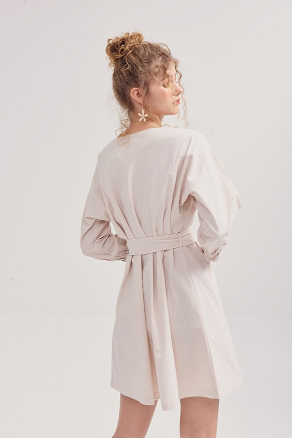 Đầm linen form suông nhấn nút