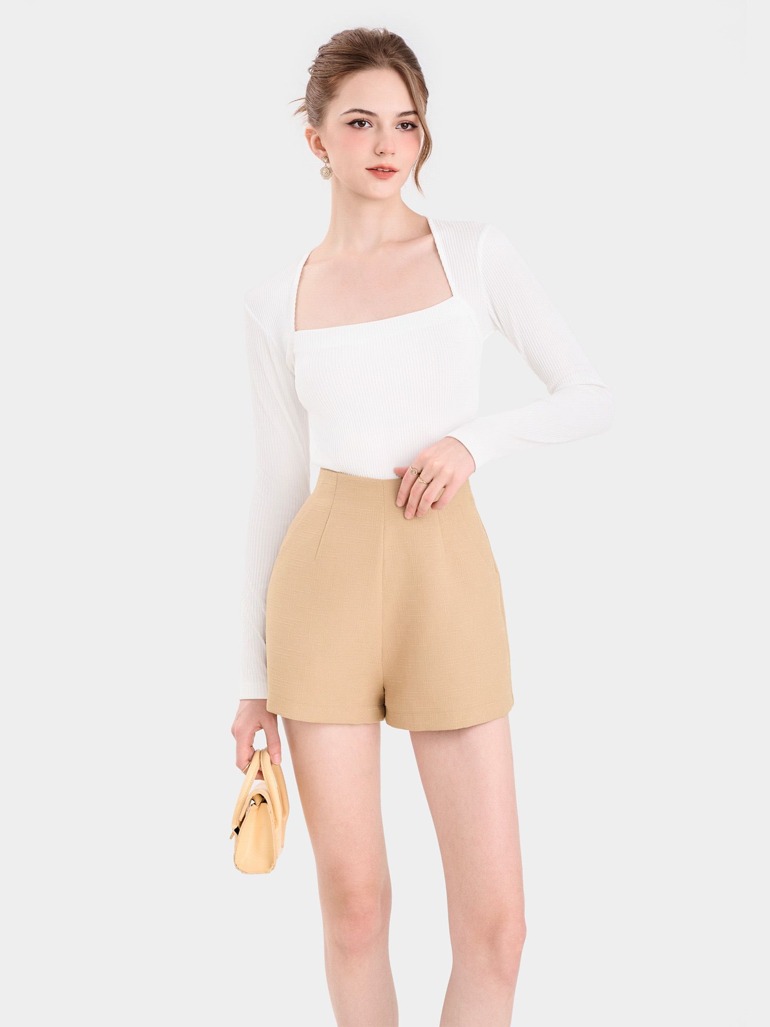  Quần short linen túi xéo nhấn li trước 