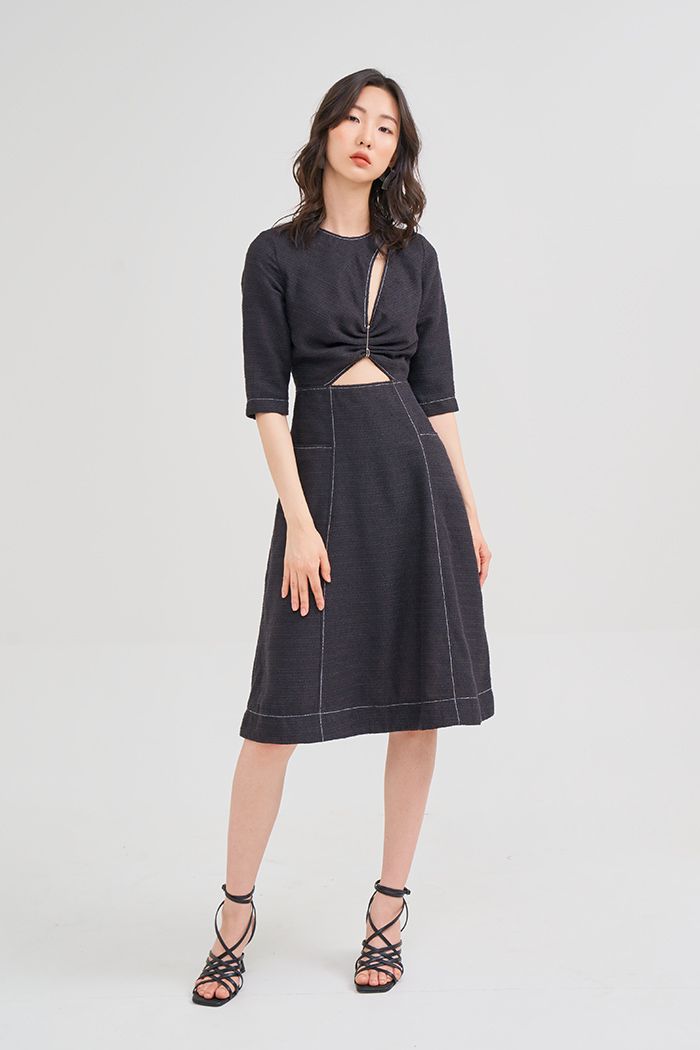 Đầm vải tuýt cutout thân trước chỉ nổi
