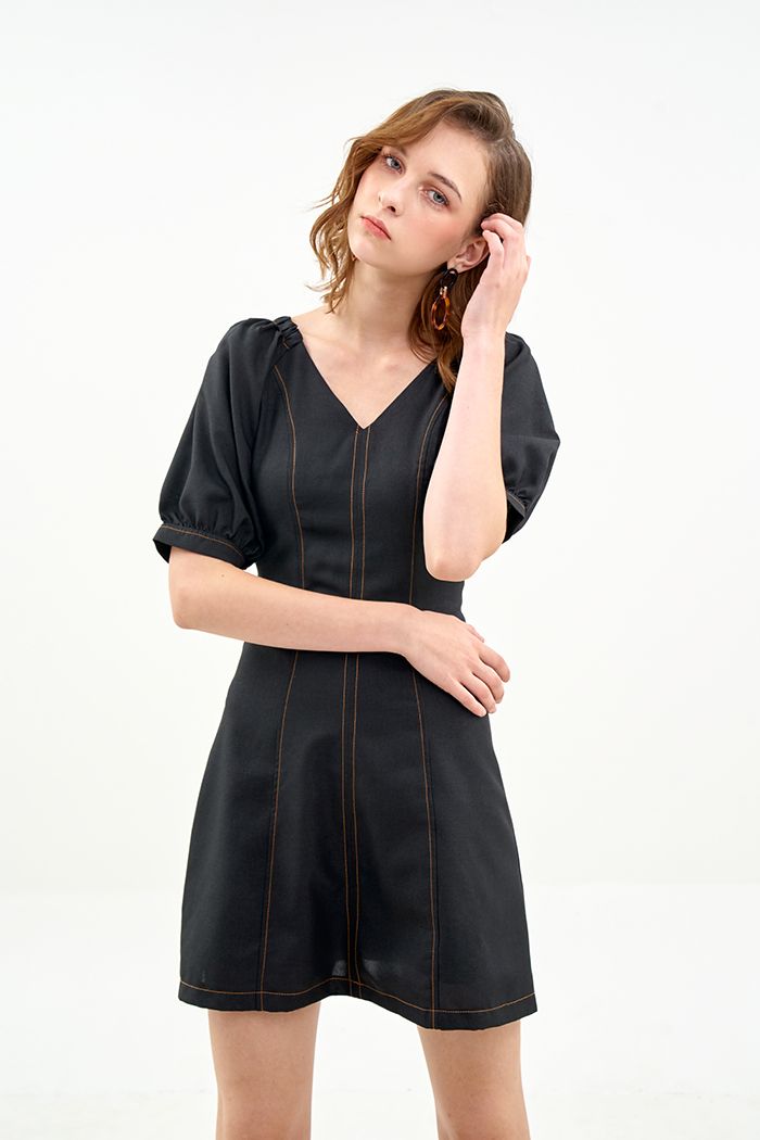 Đầm cổ tim diễu chỉ nỗi tay lỡ