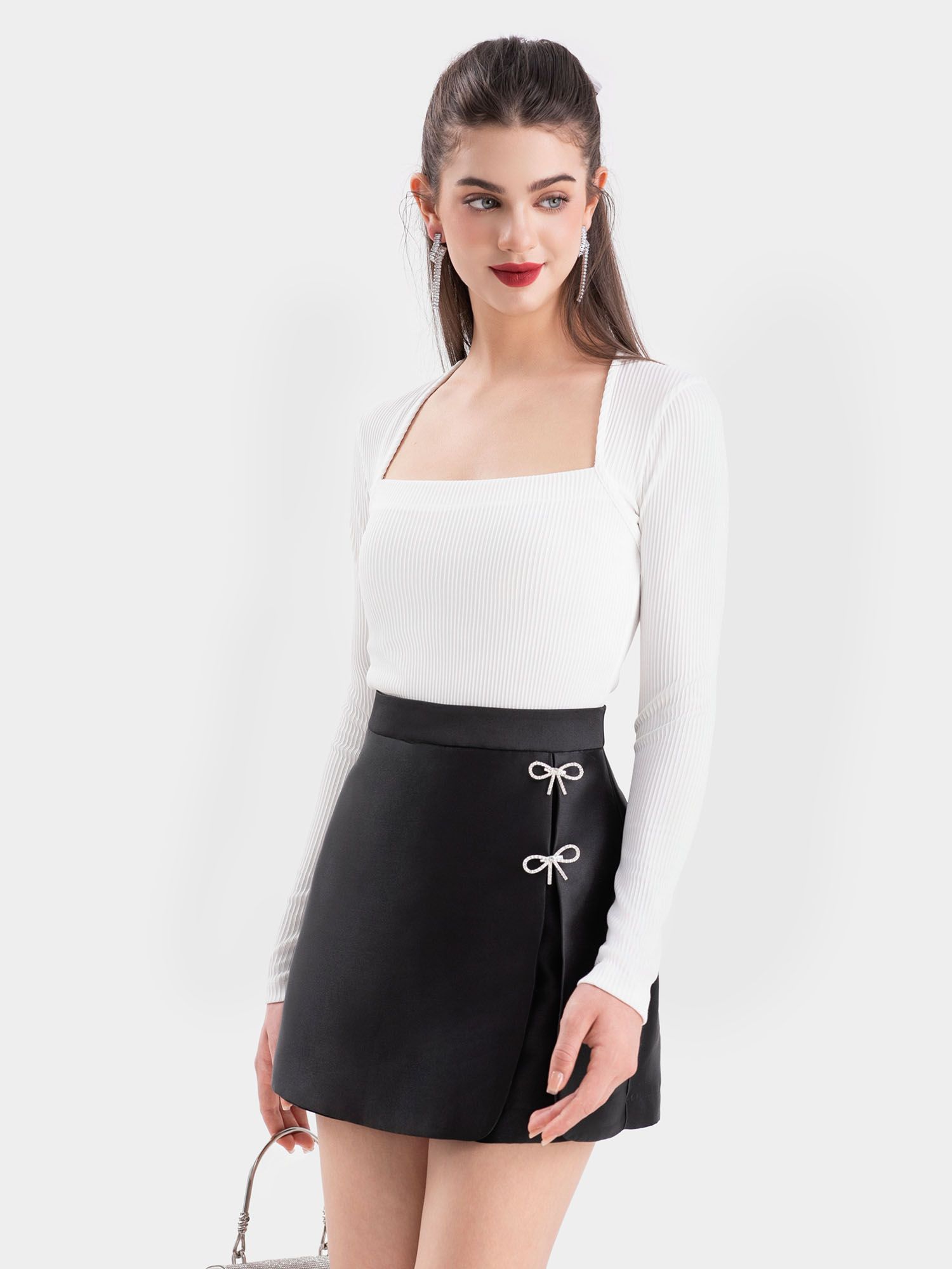  Váy skort tafta xẻ hông đính nơ 