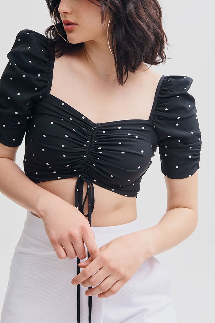 Áo crotop cổ queen rút nhún giữa ngực