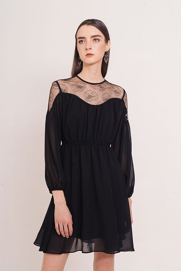 Đầm chiffon phối ren ngực tay dài