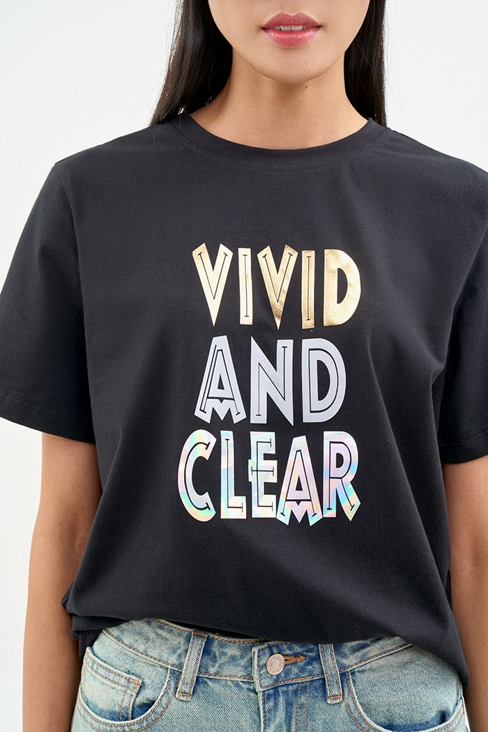 Áo thun in text Vivid and Clear phản quang