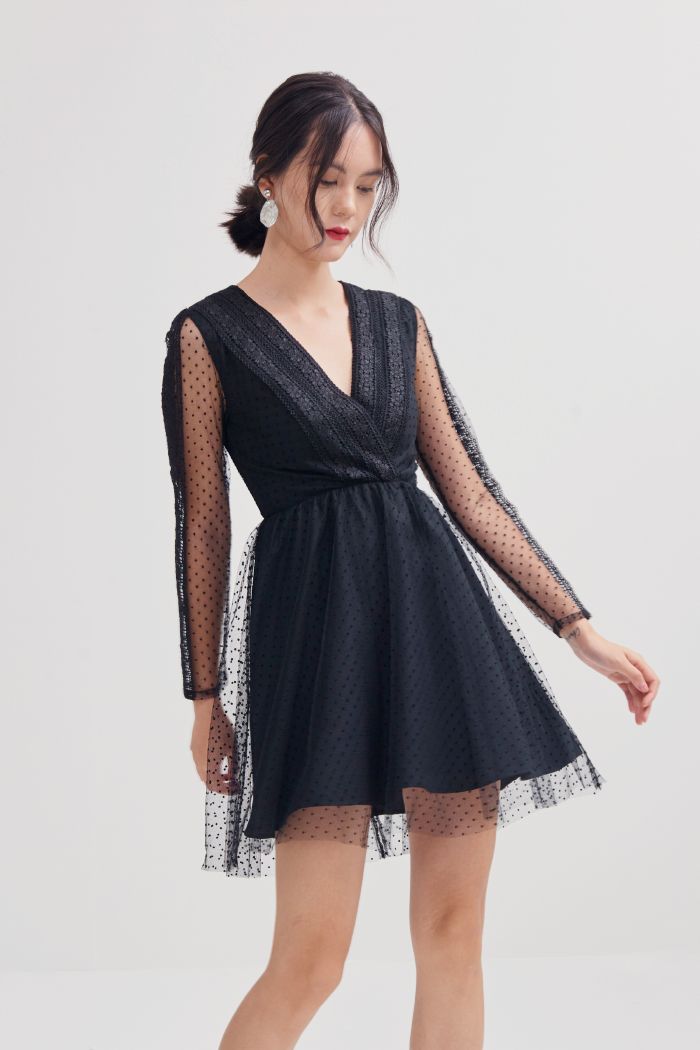 Đầm đắp chéo ngực nhấn ren