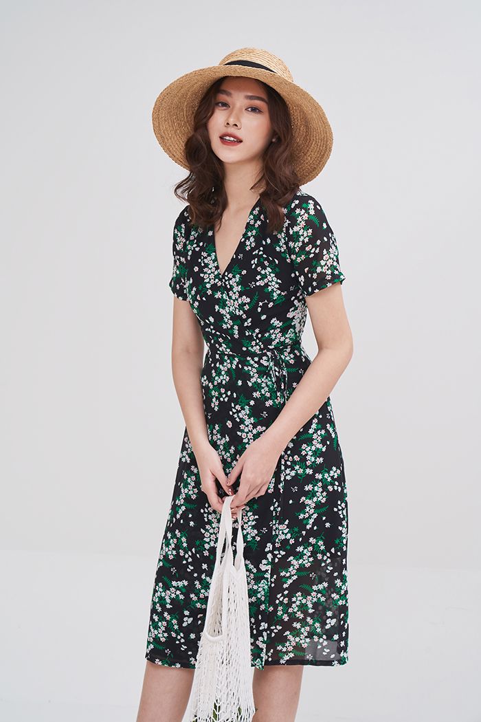 Đầm midi in hoa đắp tùng chéo cột dây nơ