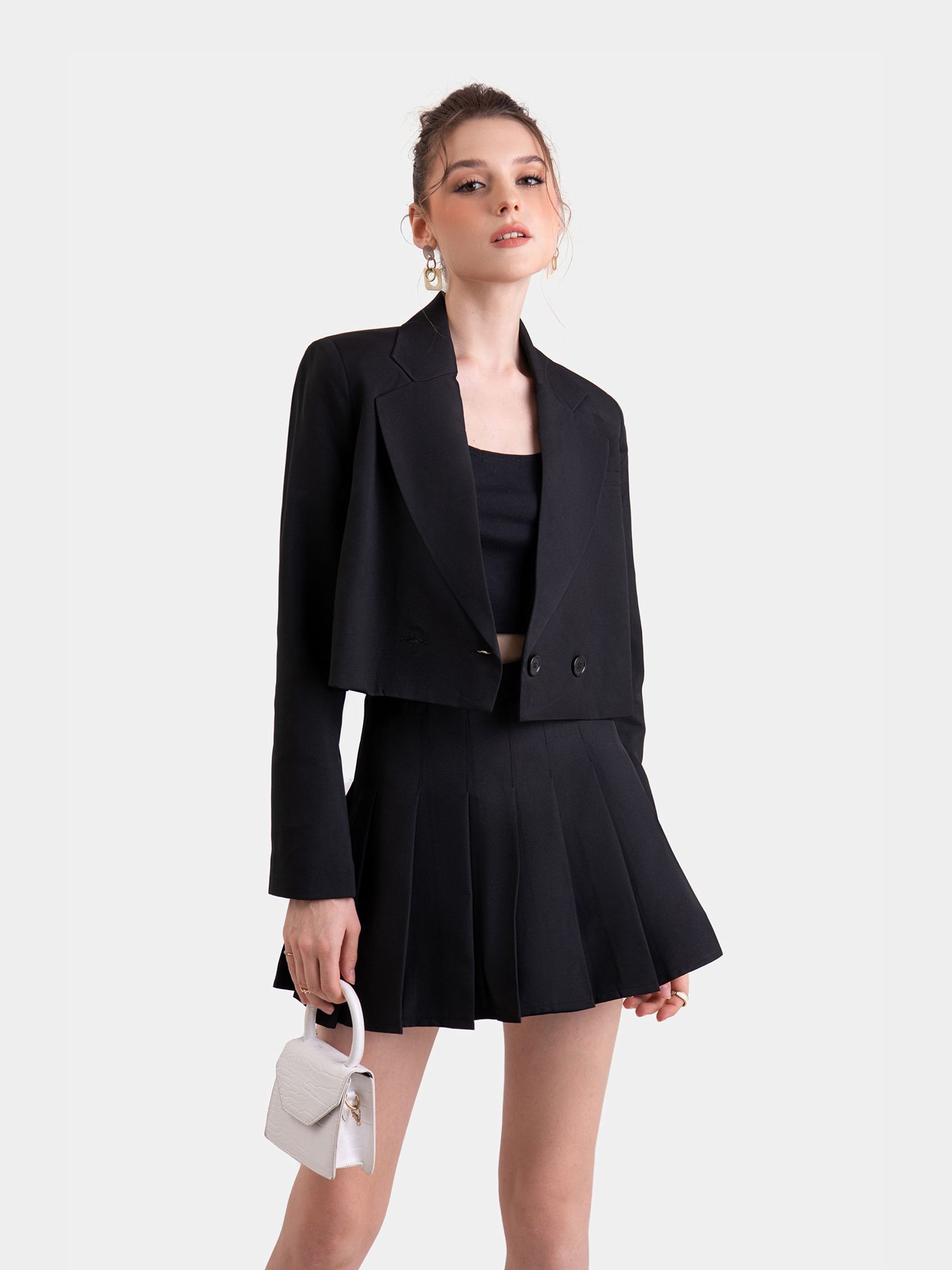  Áo cropped blazer tay dài cài nút 