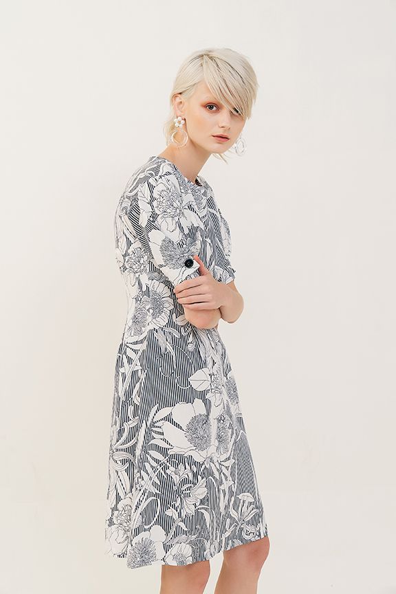 Đầm form suông hoạ tiết fall18 nhấn nút tay