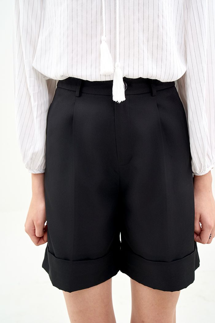 Quần short ống rộng lật lai