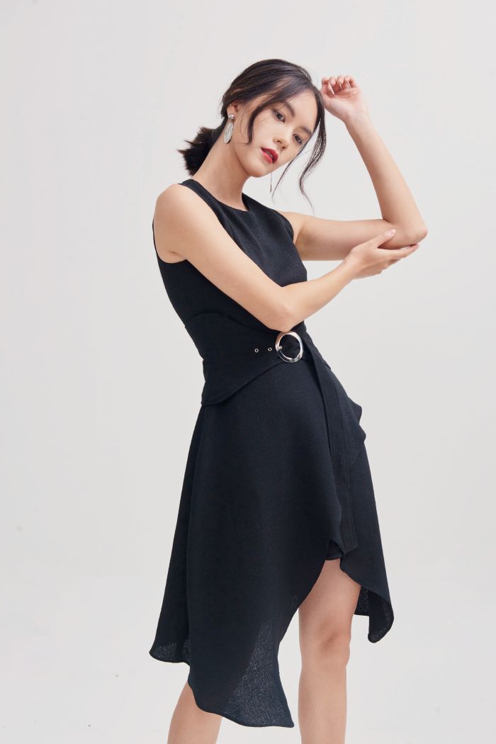 Đầm midi đắp rã tùng trước